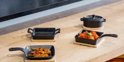 Gratinschotel gietijzer vierkant 13 cm op plankje