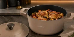 Pannenset marmeren coating 17-delig creme Creuset Swiss-Haus